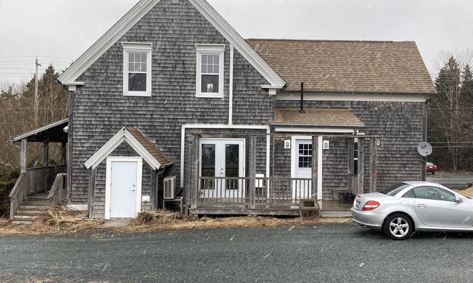 Musquodoboit Harbour House | Charming 2-bedroom Cape Cod style Inn in Musquodoboit Harbour with WiFi, AC