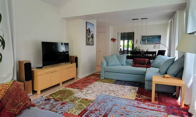 Hull House | Charming 3 BDRM house private garden minutes from dwtn Ottawa and Gatineau park