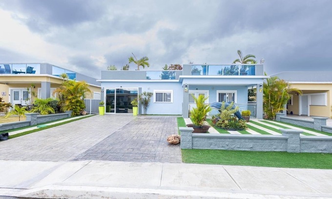 Ocho Rios House | Charming 3-bedroom house with fitness room and AC in Saint Ann's Bay