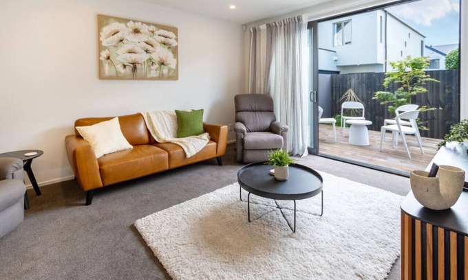 Edgeware House | Charming 3 Bedroom Escape with Carpark