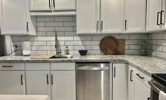 Paradise Valley Oasis House | Charming 3-bedroom/2 bath house with twin beds & Pool