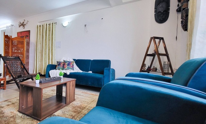 Vasant Kunj Apartment | Charming 3-bedroom apartment with WiFi, AC in vibrant New Delhi