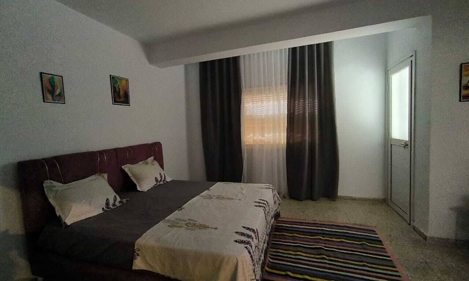 Pic ville Apartment | Charming 3-bedroom Apartment in Cité Habib, Sfax, Tunisia With TV and AC 🌿