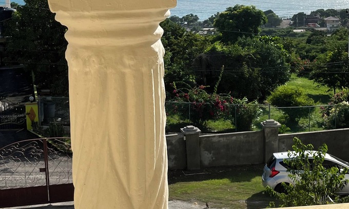 Gordon Town Bed & Breakfast | Charming 3-bedroom B&B with AC, WiFi in St Andrew, Jamaica