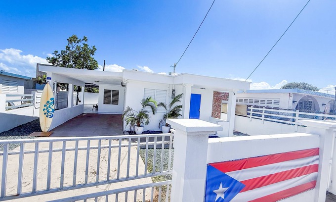 Jarealito House | Charming 3-bedroom Beach House with AC and WiFi near Arecibo's best beaches.