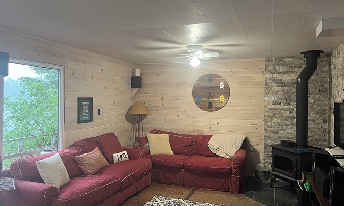 Catchacoma Cottage | Charming 3-bedroom cottage on the edge of Kawartha Highlands