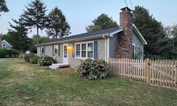 Cotuit House | Charming 3-bedroom house in lovely Barnstable