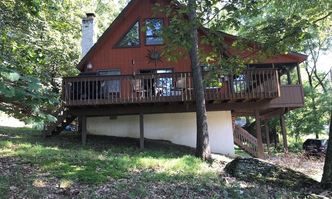 Bushkill House | Charming 3-bedroom house in Saw Creek private Community in the Poconos.