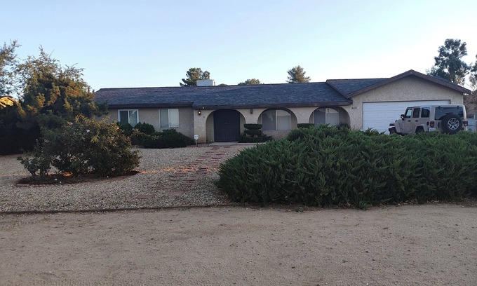 Hesperia House | Charming 3-bedroom house with WiFi and AC in Hesperia