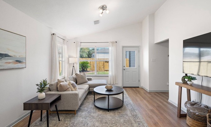 Spring House | Charming 3-bedroom house with fast WiFi and AC in fabulous Spring