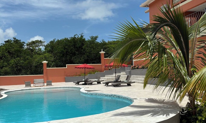 Silver Sands Apartment | Charming 3-bedroom apartment with Pool, WiFi, AC in enchanting Duncan’s Bay