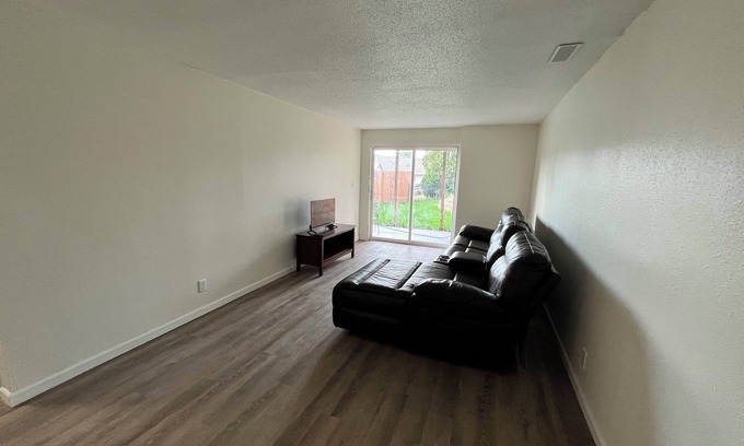 Coralville House | Charming 3-bedroom townhome in Coralville with WiFi