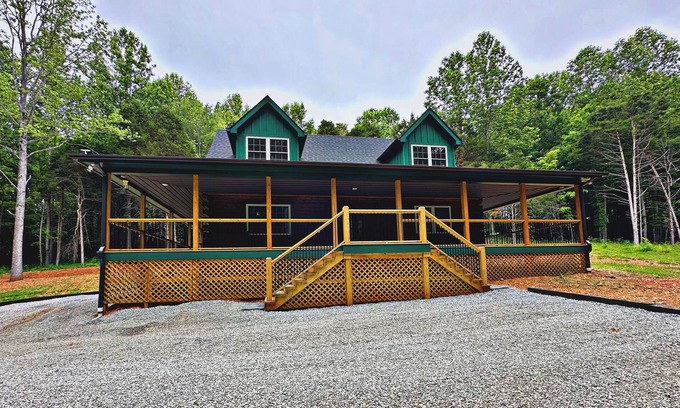 Ashland City Cabin | Charming 3-bedroom cabin with AC, WiFi in delightful Ashland City