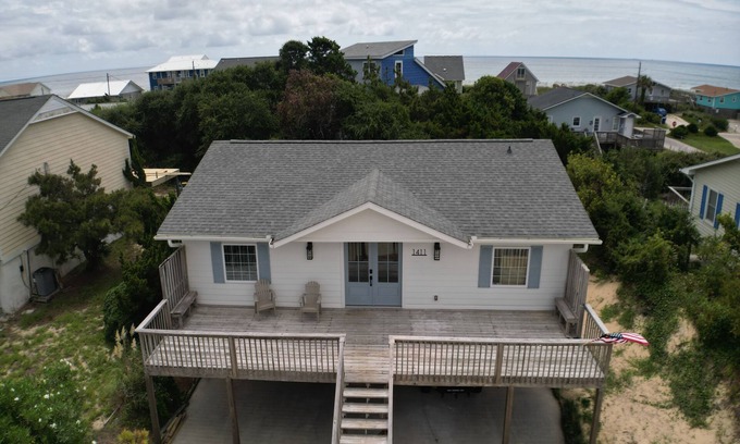 Emerald Isle House | Charming 3-bedroom house in Emerald Isle 1 block from ocean