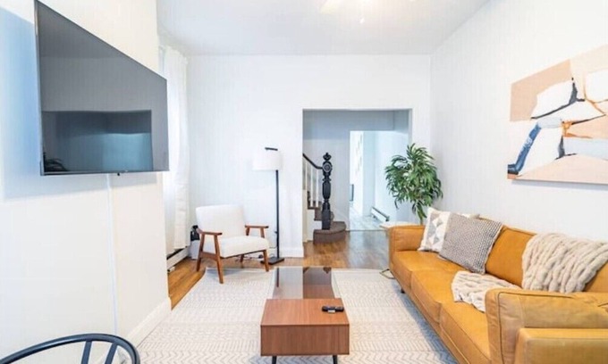 West Side House | Charming 3-bedroom, 1.5-bath house with king bed. Easy access to NYCn