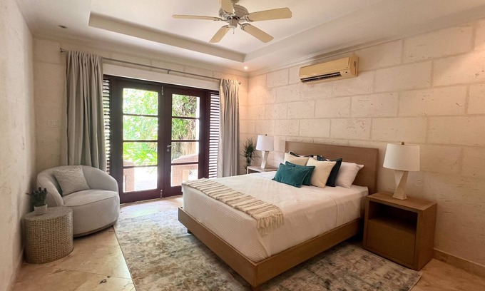 Gibbs Bay Villa | Charming 3-bedroom villa with WiFi and AC in beautiful Claridges