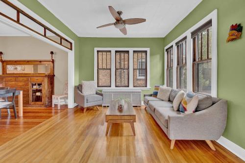 Andersonville House | Charming 3bd Bungalow in Vibrant Andersonville home