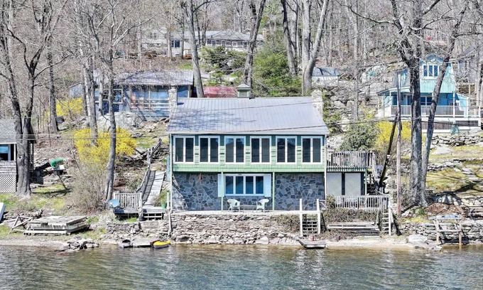 Coventry Lake House | Charming 4-bedroom house in Coventry directly on Coventry Lake