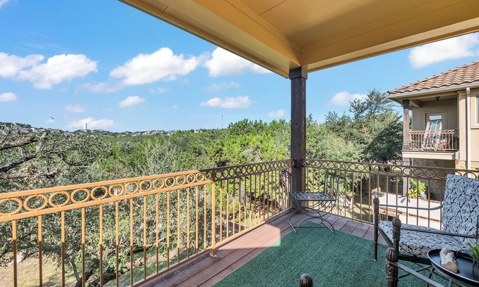 Cardinal Hills House | Charming 4-bedroom house in delightful LakeWay with AC