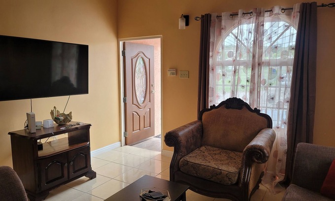 Montego Bay Villa | Charming 4-bedroom,4-baths 3 kitchen villa in fabulous Montego Bay with AC, WiFi
