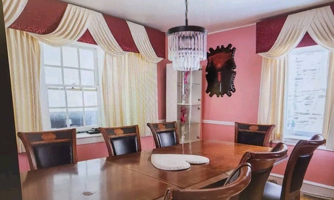 Upper Darby House | Charming 4-bedroom house with AC and WiFi in Upper Darby