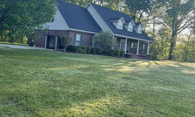 Pontotoc House | Charming 4BR Home With Outdoor Living Area That Is Close To It All✨ HOT TUB✨
