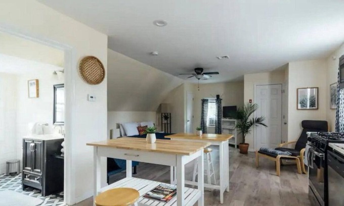 Ewing House | Charming and peaceful studio apartment in Ewing Township with WiFi, AC