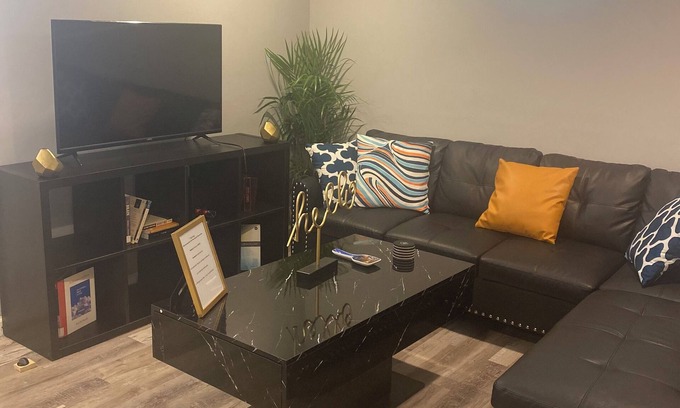 Lakeview Apartment | Charming apartment with AC in West Hempstead