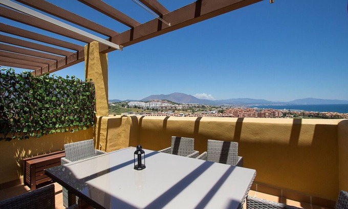 Puerto de la Duquesa Apartment | Charming apartment close to the beach.