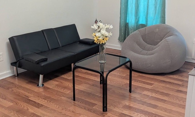 Queens Apartment | Charming apartment in Queens with WiFi and AC near to airport, train & shopping
