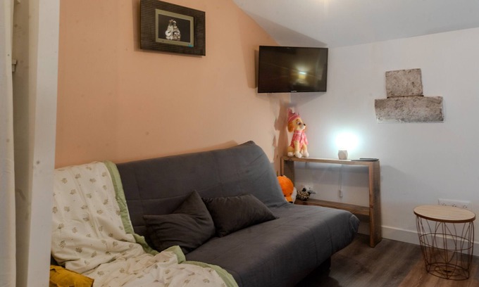 Vindelle Apartment | Charming Apartment Le Lexa