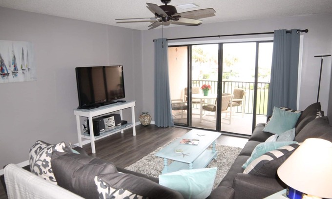 Butler Beach Condo | Charming Beach Condo: 2 Bedrooms, Pools & Tennis Courts