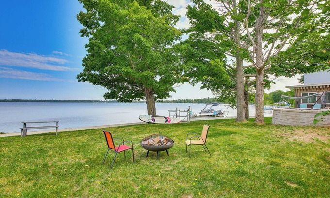 Bear Lake Cottage | Charming Bear Lake Cottage w/Dock & Paddleboards!