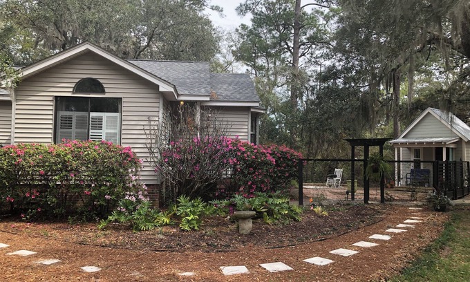 Beaufort House | Charming Beaufort Cottage with Marsh Views and Hunting Island Beach pass
