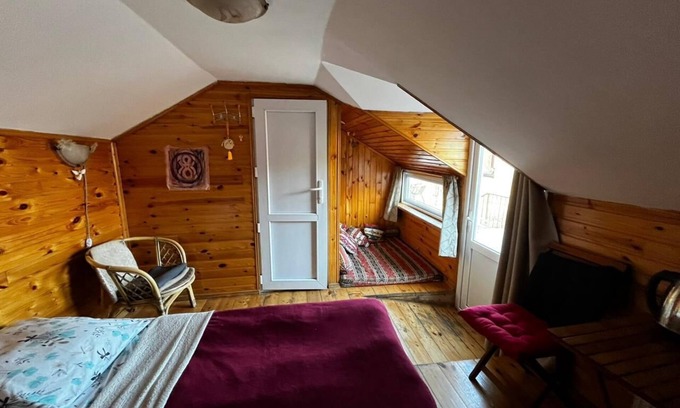 Mirzaani Bed & Breakfast | Charming bed & breakfast with WiFi, AC in lovely Sighnaghim