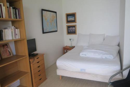Necker Apartment | Charming bright studio apartment with balcony