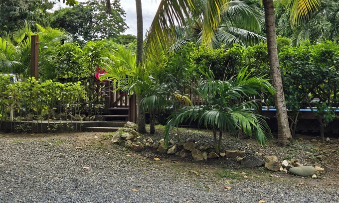 Antoneys Cay House | Charming bungalow with 2 bedrooms and WiFi, AC in Sandy Bay, closest to the pool