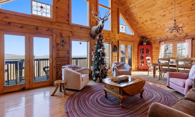 Boone Cabin | Charming Cabin w/Sweeping Mountain Views