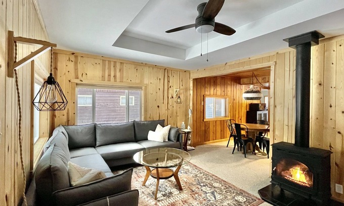Rapid City Cabin | Charming cabin with lake access and kayaks! Boat slip included - see details