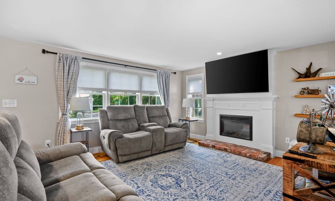 Yarmouth Port House | Charming Cape Escape Near Beaches & Dining