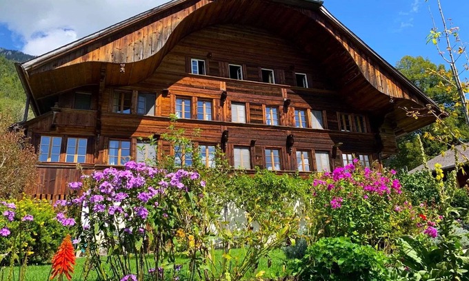 Latterbach Cabin | Charming 2-bedroom Lodge in serene Simmental in Bernese Oberland, Switzerland
