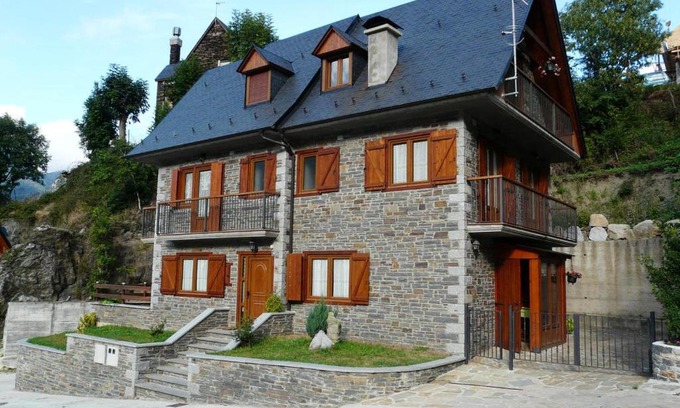 Vielha e Mijaran Ski Chalet | Charming Chalet in Viella, Mountain View