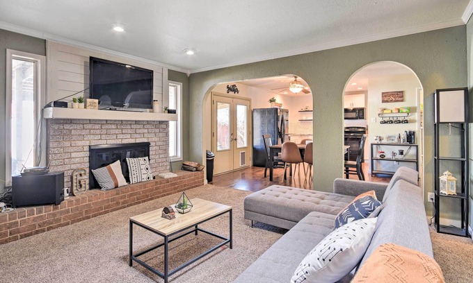 Clovis House | Charming Clovis Home w/Covered Patio!