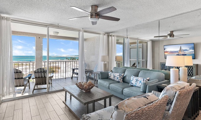 Holiday Isle Condo | Charming Coastal Retreat Mag House 410 | Steps to the Beach + Pool Access!
