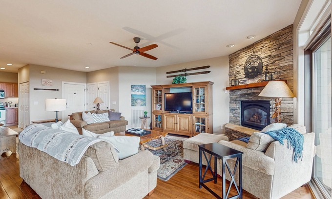 Sugar Mountain Condo | Charming condo w/free WiFi/private deck with mountain views near Sugar Mountain