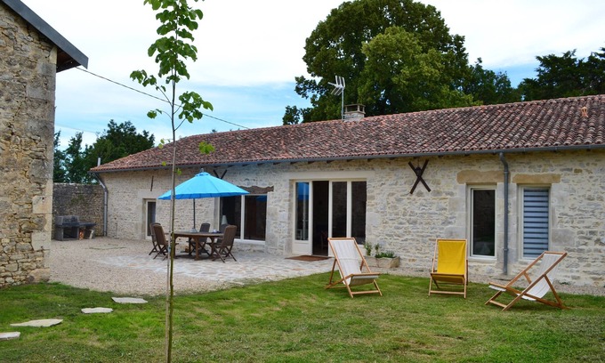 Pleuville House | Charming Cottage for 10 people, private pool, enclosed garden