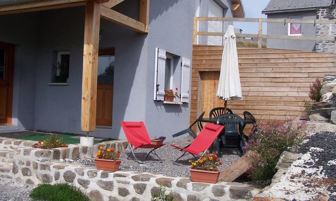 Les Estables Cottage | Charming cottage "Le Seneçon" in a small village where you can relax
