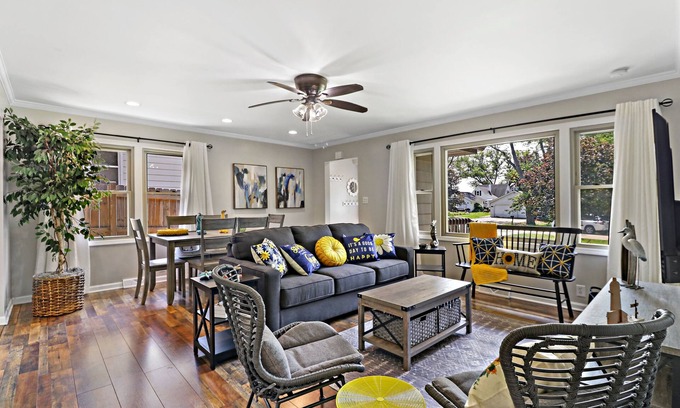 Salem Lakes House | Charming Cottage - Lake access steps away ! 2 King beds/1 Queen Sleeper Sofa