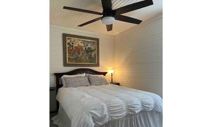 Bastrop Cottage | Charming Cottage: The Dandelion