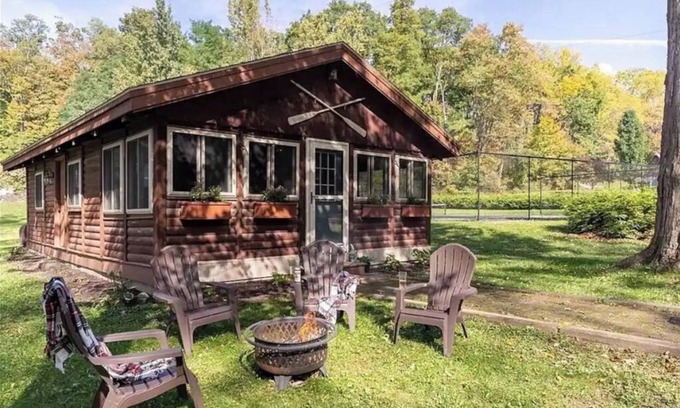 Skaneateles House | Charming cottage w/private tennis court on Skaneateles Lake